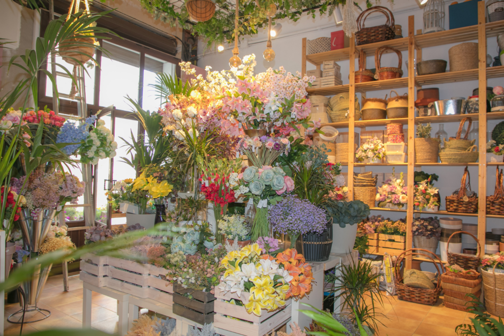 Conoce la historia de Floristería Dianthus, una tradición floral en Llerena, Badajoz. Expertos en flores frescas y diseño de arreglos florales desde más de 38 años